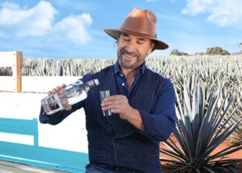 Marco-Antonio-Solís-presume-su-tequila
