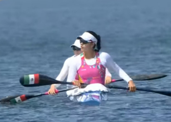Karina Alanís y Beatriz Briones avanzan a cuartos de final en la prueba kayak.