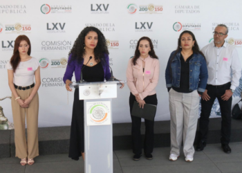 Diputadas y senadores del PRD en conferencia de prensa exigieron justicia para Erandy García.