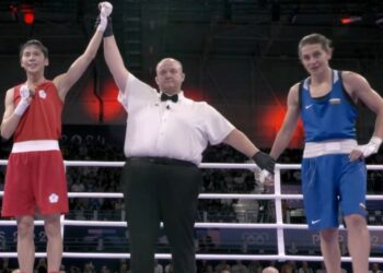 Boxeadora taiwanesa sigue en polémica, pero con podio asegurado