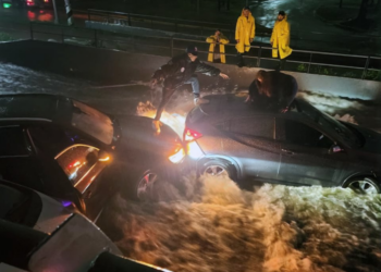 Las lluvias causan inundaciones en bajopuentes de Periférico Norte, en el municipio de Naucalpan.