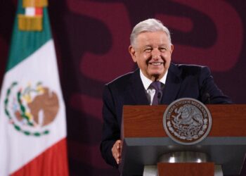 AMLO va a la caza de Mexicanos Contra la Corrupción; ordena fiscalizar sus recursos