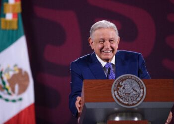 Habrá cañonazos para evitar mayoría legislativa de Morena, acusa AMLO; presiona a presidenta de SCJN