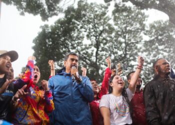 Maduro elimina WhatsApp y pide a venezolanos hacer lo mismo