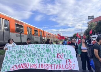 Trabajadores del Gobierno de la Ciudad de México se manifiestan sobre Tlalpan