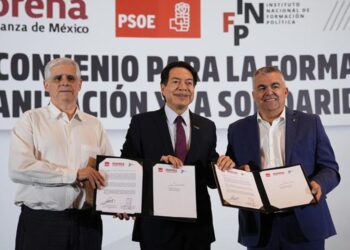 Morena y PSOE /Rafael Barajas, Mario Delgado y Santos Cerdán. Convenio. /AMEXI /Foto: Morena. /Ciudad de México, 28 ago.