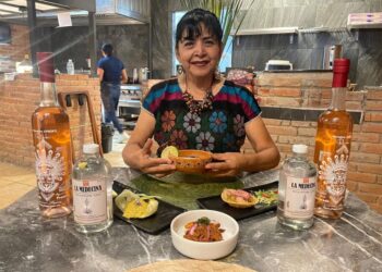Patricia Acevedo, reconocida cocinera tradicional y mezcalera de Guerrero,