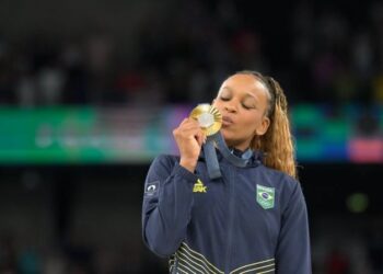 Brasileña Rebeca Andrade derrota a Simone Biles