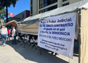 Un millar de trabajadores federales en BC, apoyan paro nacional  