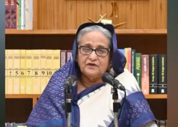 Dimite primera ministra de Bangladesh y huye del país