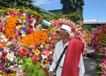 La colorida tradición de los silleteros en Medellín Colombia
