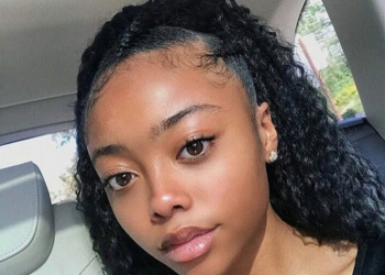 Skai Jackson, conocida por su papel de “Zuri” en la serie “Jessie” de Disney Channel, protagonizó un escándalo con su novio en un parque y terminó arrestada por violencia doméstica.