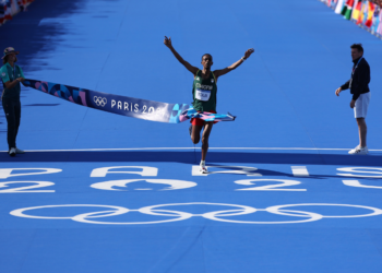 El etíope Tamirat Tola gana el maratón de los Juegos Olímpicos París 2024 con récord olímpico