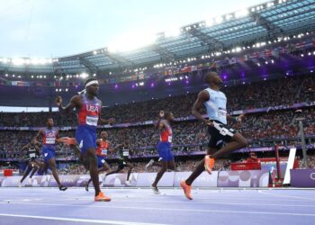 Letsile Tebogo derrota a Noah Lyles, quien corrió enfermo de Covid