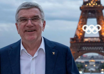 El presidente del COI, Thomas Bach, defendió la participación de Imane Khelif y Lin Yu-ting en boxeo femenil, con lo que terminó con la polémica