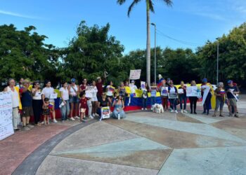Protestan venezolanos en Cancún contra fraude