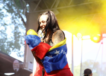 Carmen DeLeon manda fuerza a Venezuela desde el Lollapalooza