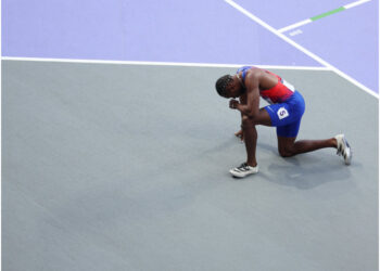 Noah Lyles fuera de Juegos Olímpicos tras correr infectado de covid