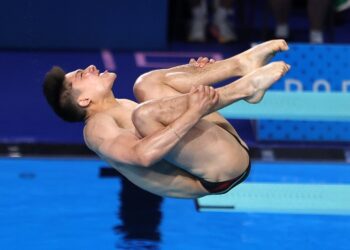 Osmar Olvera termina quinto y avanza a semifinales en trampolín 3 metros