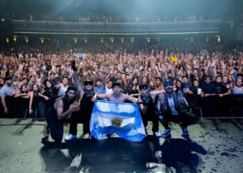 Trueno recibe disco de oro en EE.UU. y cierra su gira con éxito rotundo