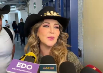 Alicia-Villarreal-reacciona- a- las-fotos-de- Cruz-Martínez-en-un-bar