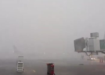 Aerolíneas suspenden operaciones temporalmente en el Aeropuerto de la CDMX por fuertes lluvias