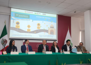CDMX, 2 Sep. El presidente de Condusef, Oscar Rosado, (Centro) presenta la Semana Nacional de Educación Financiera 2024. De izquierda a derecha, María Luisa Ríos de AMIS; José Miguel Domínguez de ABM; María Nieves Lanzagorta. AMEXI/Foto/Adriana Urrea.