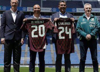 Gobernador de Puebla echa una bronca al entrenador Javier Aguirre