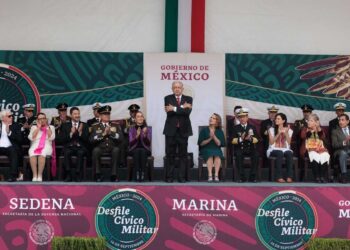 Sin mensaje a la nación, concluye Desfile Cívico-Militar con saldo blanco