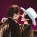 Ángela Aguilar y Christian Nodal cantan "Dime cómo quieres" en Los Ángeles