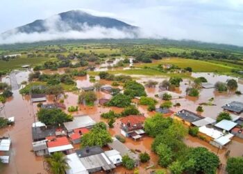 Tormenta Tropical John causa estragos en Michoacán