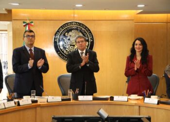 Morena evalúa acciones contra jueces que emitieron suspensión de discusión de reforma judicial