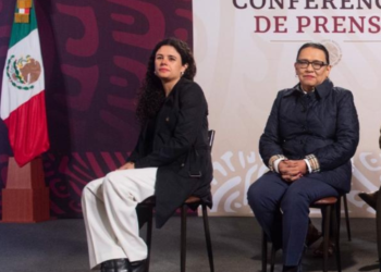 Luisa María Alcalde y Rosa Icela Rodríguez en la última mañanera de AMLO.