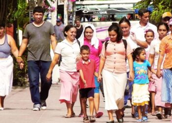 Transportarán a migrantes  con cita para pedir asilo a EU