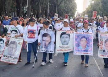Marchan en los estados para exigir justicia por los 43