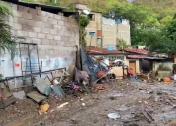 Ocho casas afectadas por un nuevo desbordamiento, en Tejupilco