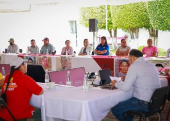 Pedirán padres de los 43 ayuda para localizar a sus hijos 