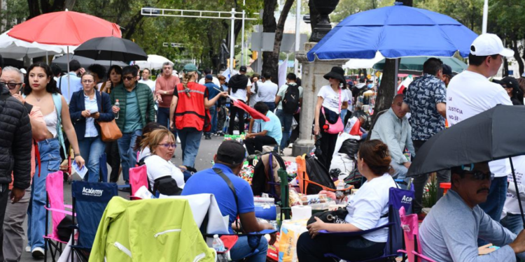 Manifestación de trabajadores del Poder Judicial afuera del Senado
