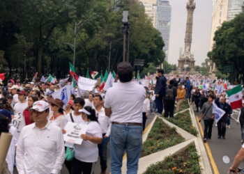 Presidente López pide a estudiantes de Derecho no dejarse manipular; él tiene la razón, opina