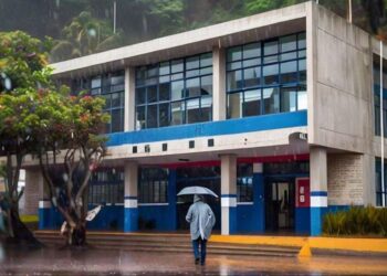Sin clases municipios costeros de Michoacán por tormenta tropical