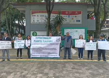 Trabajadores del {SUTDCONALEP, plantel Tlalpan, exigen solución a sus demandas laborales 19 de septiembre del 2024.