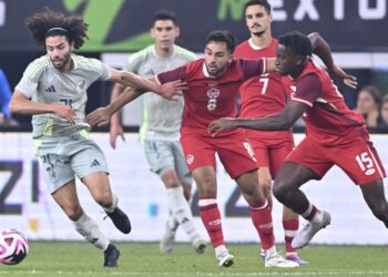 Mexicanos y canadienses aburrieron en un partido lleno de patadas