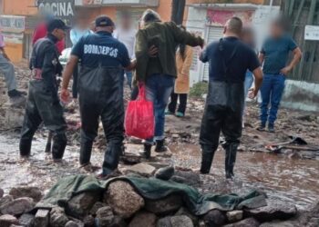 Fuertes lluvias afectan 14 colonias de Ecatepec