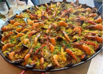 Día Mundial de la Paella: ¿El vino tinto realza los sabores de los diferentes tipo que hay del platillo?