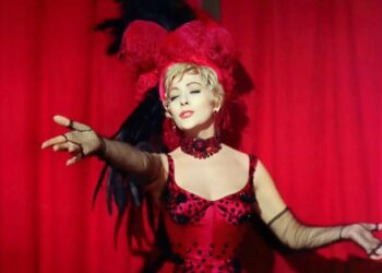Silvia Pinal en la película "Adiós, Mimi Pompón" dirigida por Luis Marquina en España 1961