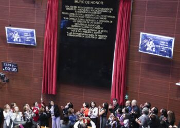 17 oct.- Muro de honor en el Senado. Homenaje a las sufragistas mexicanas. /AMEXI /FOTO: X @senadomexicano
