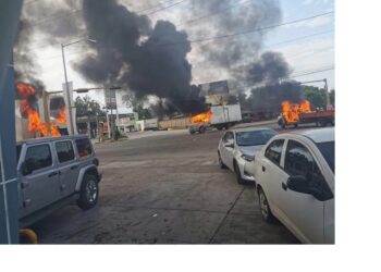 20 oct.- En Sinaloa, enfrentamientos, bloqueos, pánico. Canadá lanza alerta de viaje