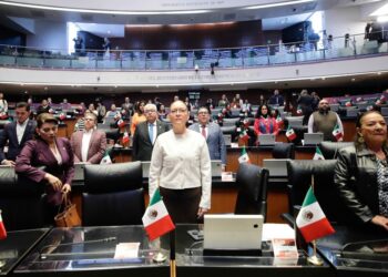 3 oct.- Senado de la República. Minuto de silencio en memoria por los caídos el 2 de octubre de 1968 en la Plaza de las Tres Culturas, en Tlatelolco. Disculpa pública. / AMEXI / FOTO: Senado.
