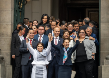 Clara Brugada y Claudia Sheinbaum al salir del Congreso, honrarán el legado de AMLO
