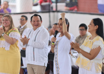 Claudia Sheinbaum en su gira por Puerto Progreso, Yucatán, lleva buenas noticias.